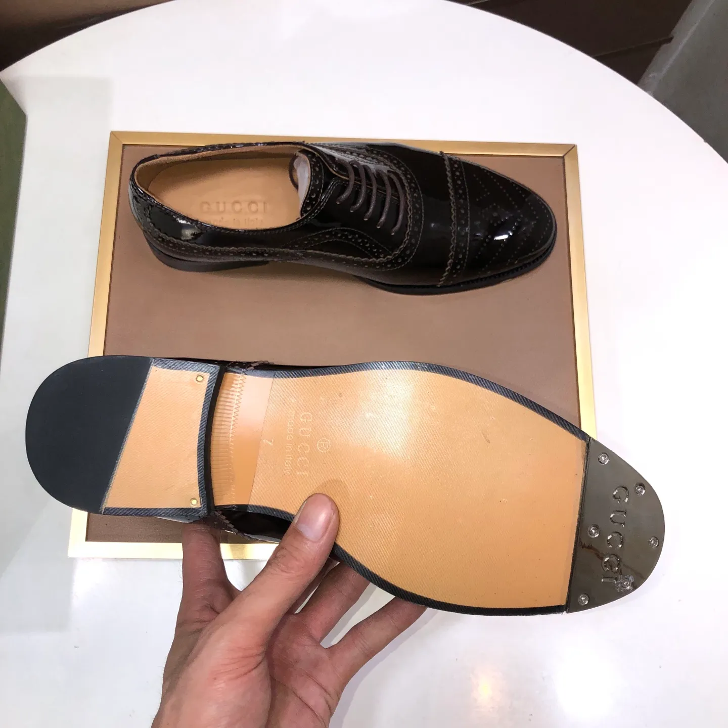 Men's shoes 💰660💰 Brand: GUCCI (Gucci) Standard code: Men's size 38/44 (45/46 can be customized) Grade: Same as the official website Original quality Material: Original cowhide Water-dyed cowhide lining Original rubber outsole Style category: Men's fashionable casual leather shoes Distinguished big-name luxury elements top luxury Color: Actual picture